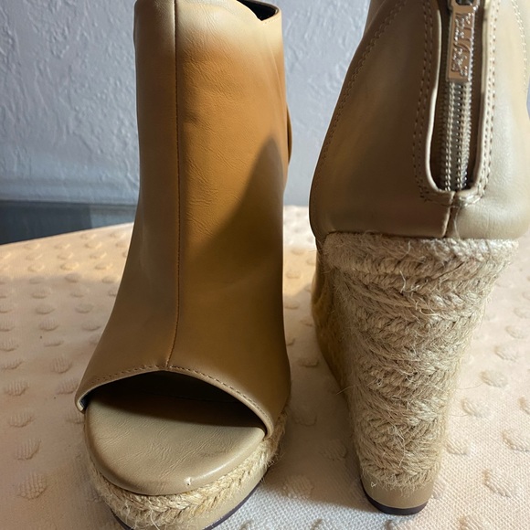NWOT MICHAEL ANTONIO Nude Mule with an Espadrille Heel - Picture 5 of 16